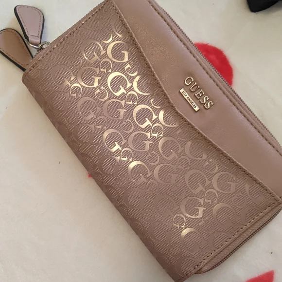 Guess Wallet - Picture 1 of 5